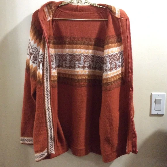 Handmade Alpaca hoodie sweater - Picture 7 of 8